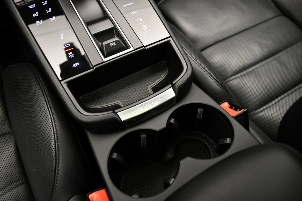 Certified 2024 Porsche Macan GTS image 34