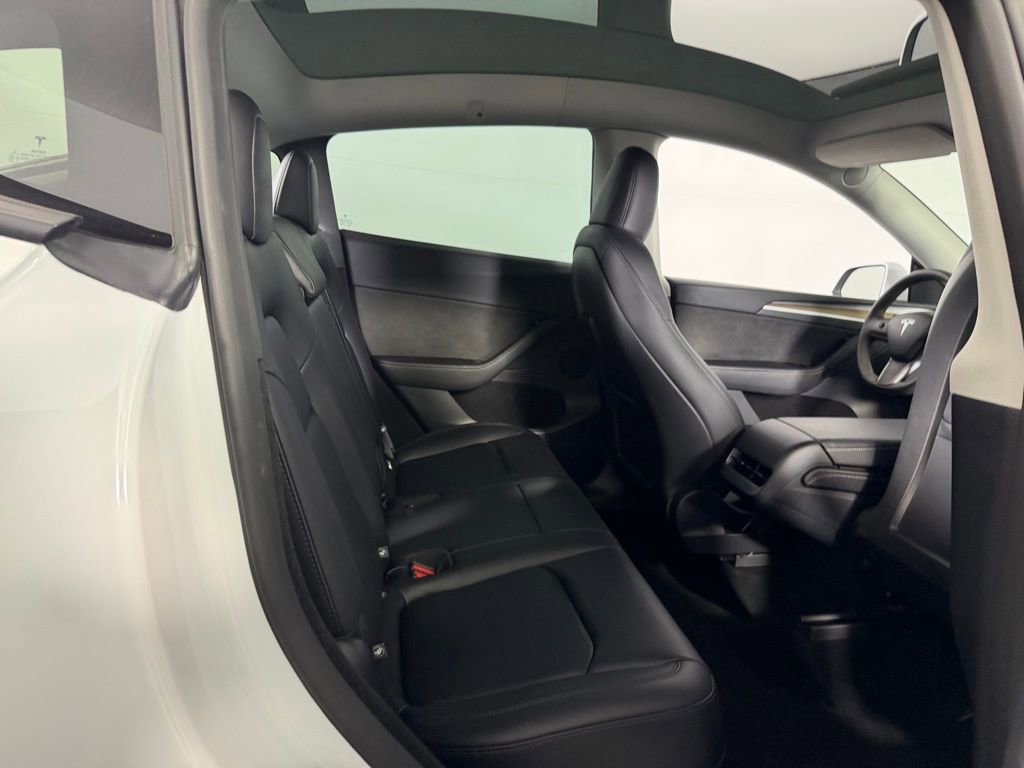 Used 2024 Tesla Model Y Long Range image 25