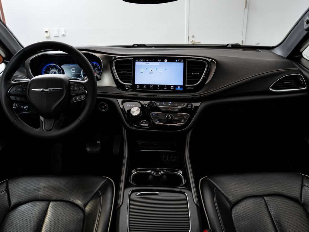 Used 2022 Chrysler Pacifica Limited w/ Uconnect Theater Family Group AWD/4WD image 36