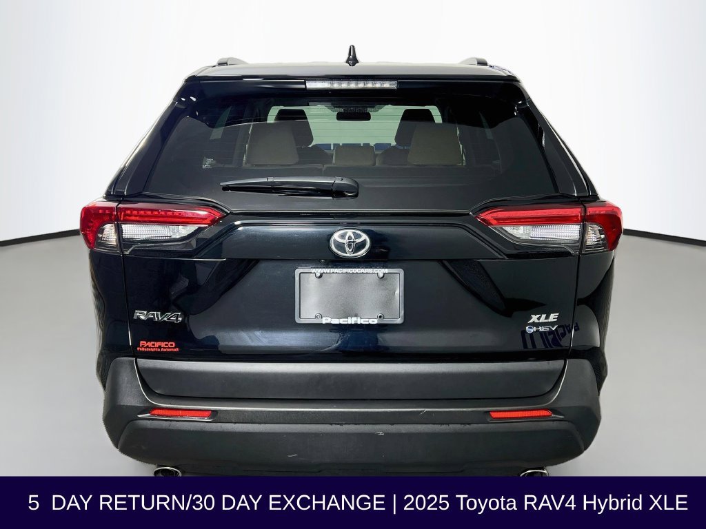 Used 2025 Toyota RAV4 XLE AWD/4WD image 7