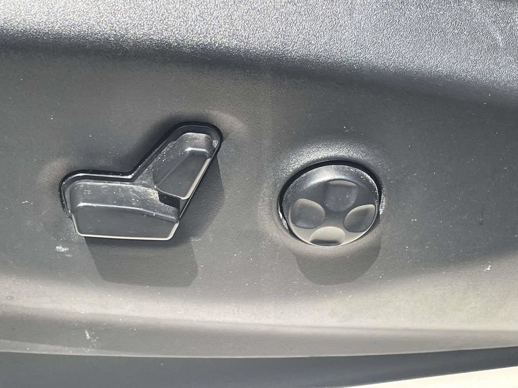 Certified 2023 Chrysler Pacifica Touring-L FWD image 27