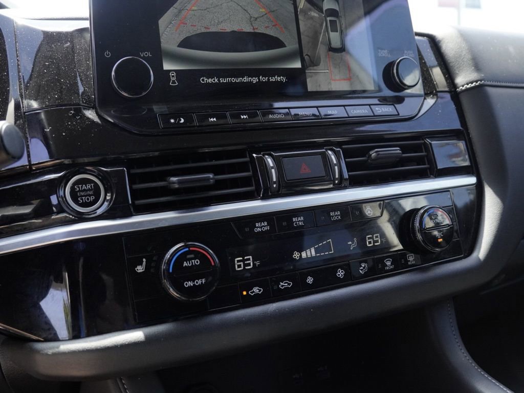 Used 2024 Nissan Pathfinder SL FWD image 13