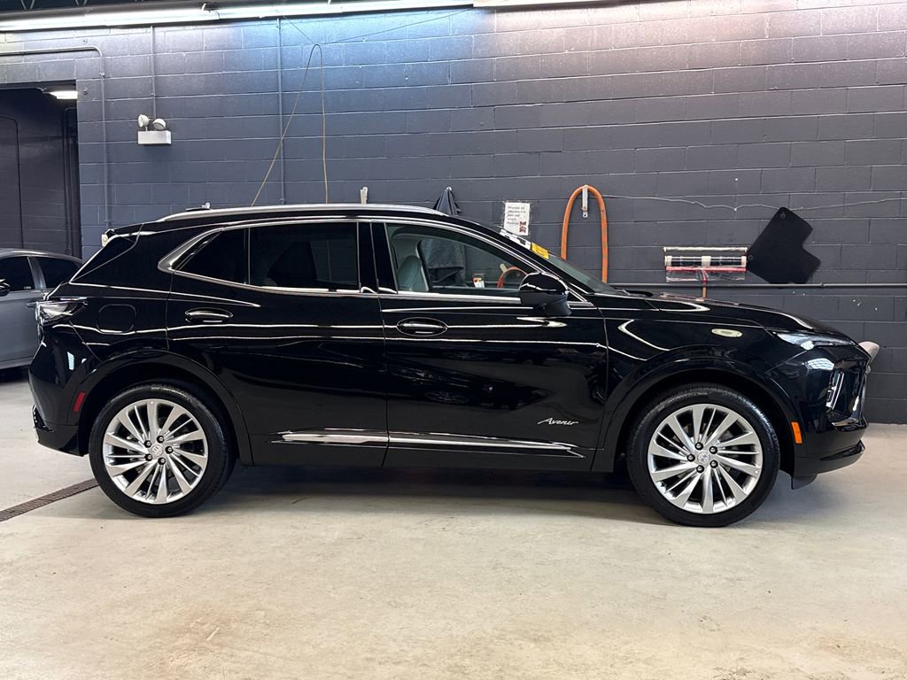 Certified 2025 Buick Envision Avenir image 10