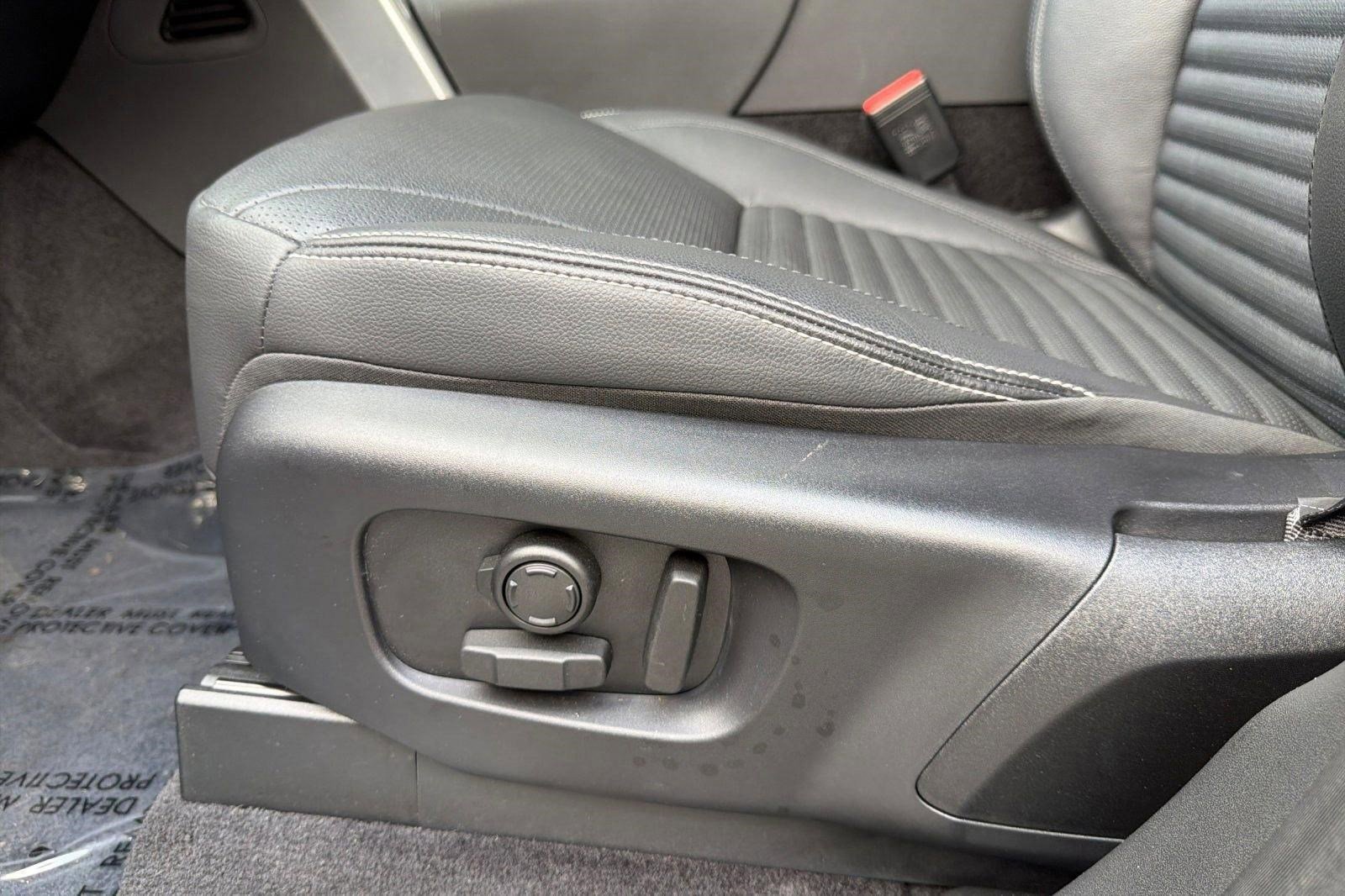 Used 2025 Land Rover Discovery S AWD/4WD image 14