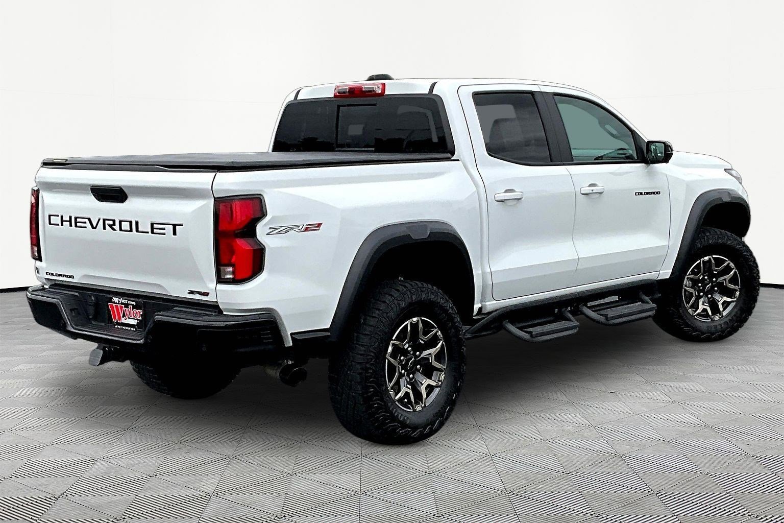 Used 2024 Chevrolet Colorado ZR2 w/ Technology Package AWD/4WD image 6