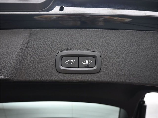 Used 2024 Volvo XC40 B5 Plus w/ Climate Package image 31