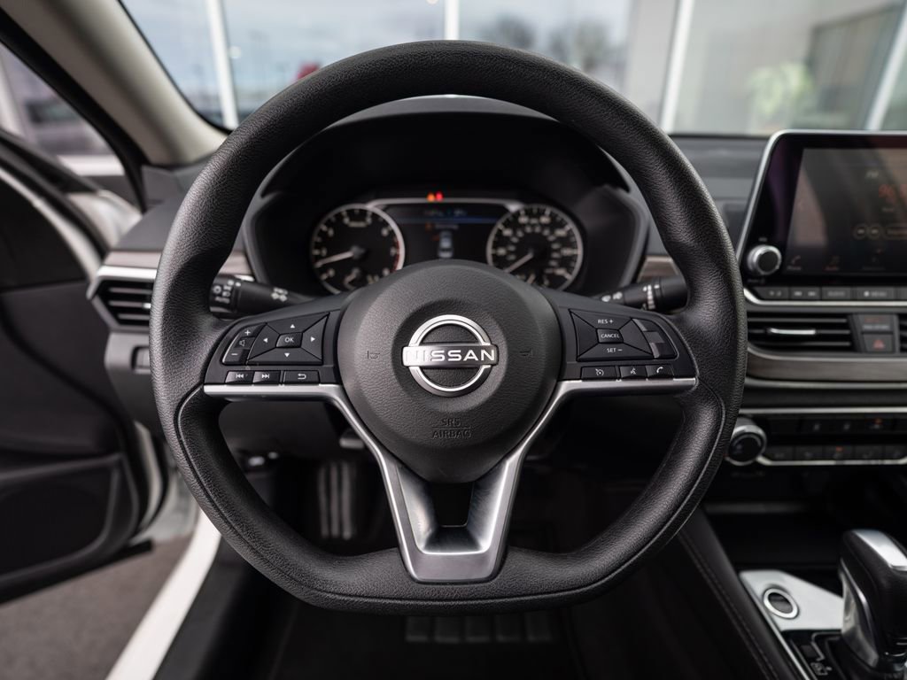Used 2023 Nissan Altima 2.5 SV AWD/4WD image 16