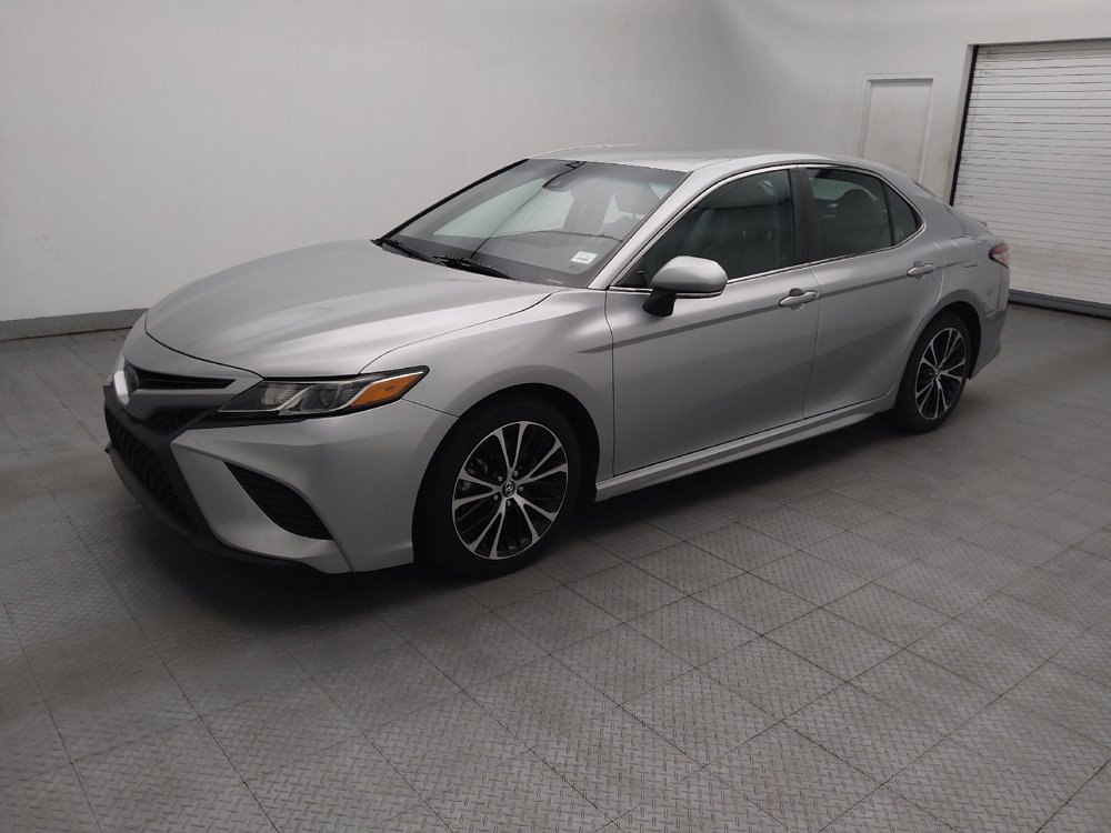 Used 2018 Toyota Camry SE w/ Convenience Package FWD image 2