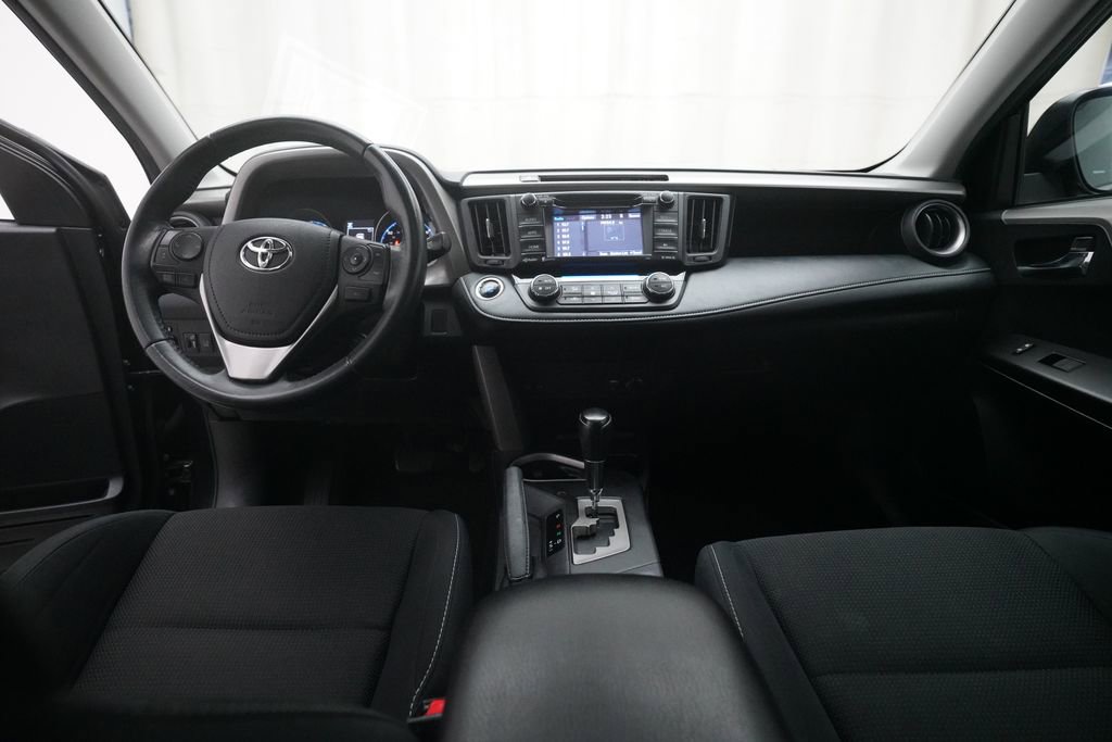Used 2018 Toyota RAV4 XLE AWD/4WD image 5