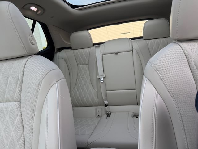 Used 2023 Buick Envision Avenir AWD/4WD image 33