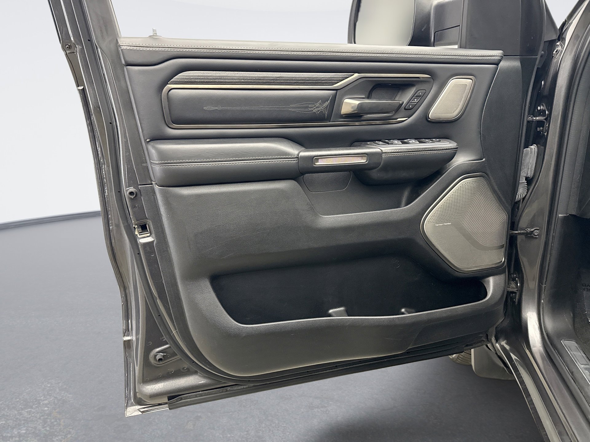 Used 2021 RAM 1500 Limited w/ Night Edition image 9