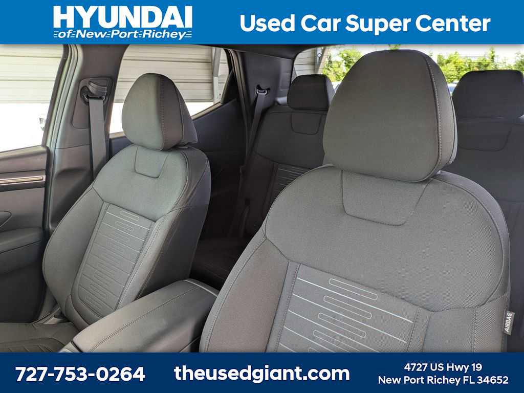 Used 2023 Hyundai Santa Cruz SE AWD/4WD image 7