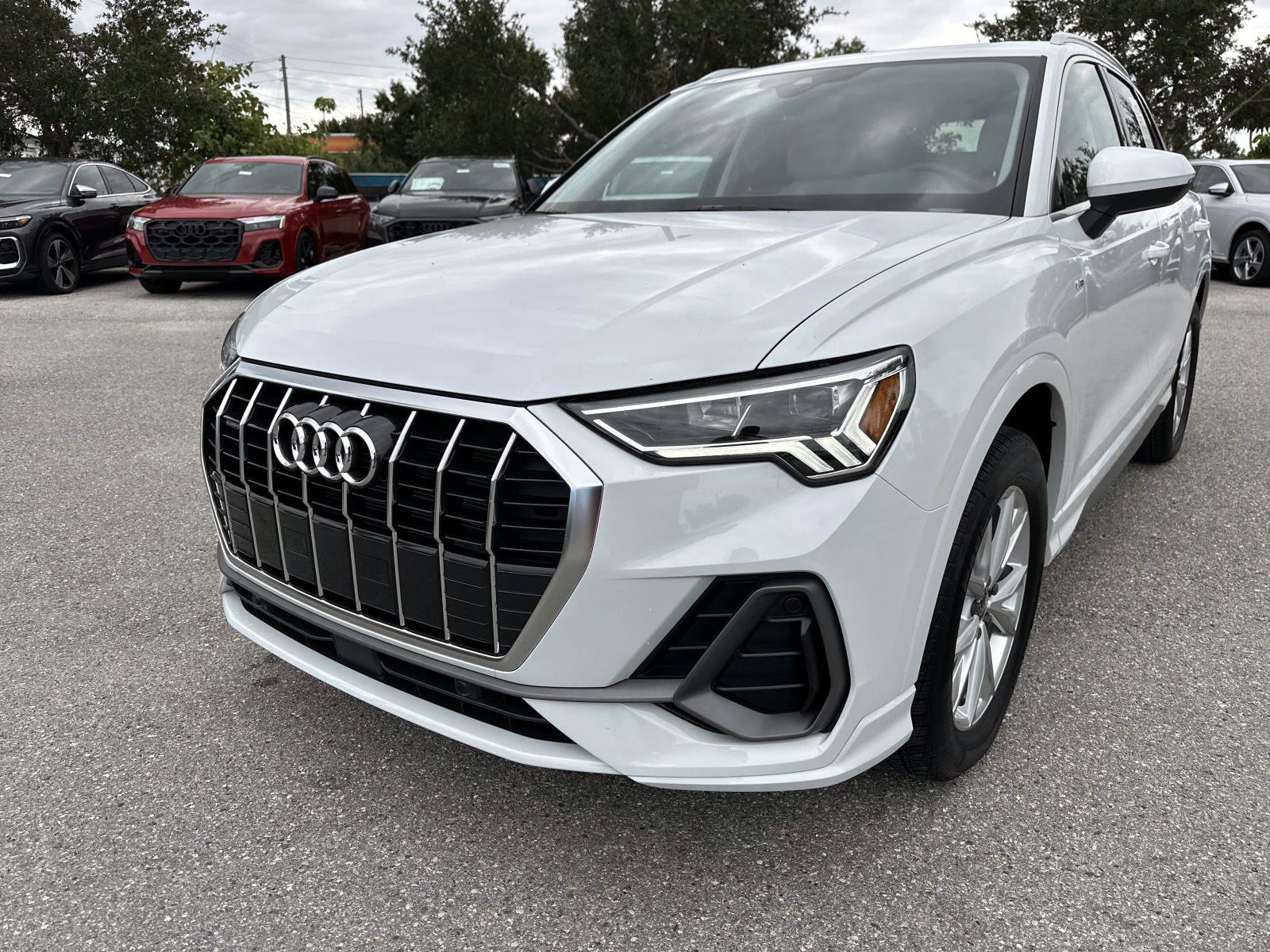Used 2025 Audi Q3 2.0T Premium w/ Convenience Package image 8