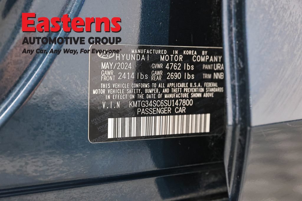 Used 2025 Genesis G70 2.5T RWD image 35