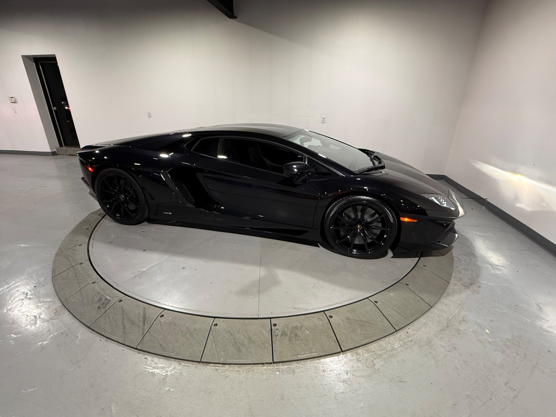 Used 2014 Lamborghini Aventador LP 700-4 image 30