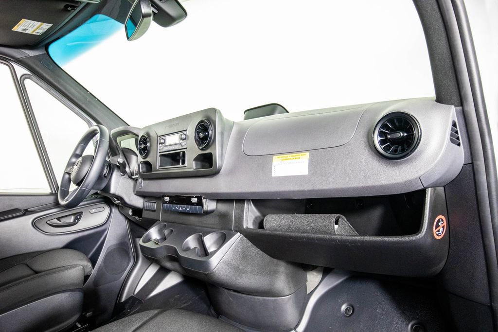 Used 2025 Mercedes-Benz Sprinter 2500 image 15