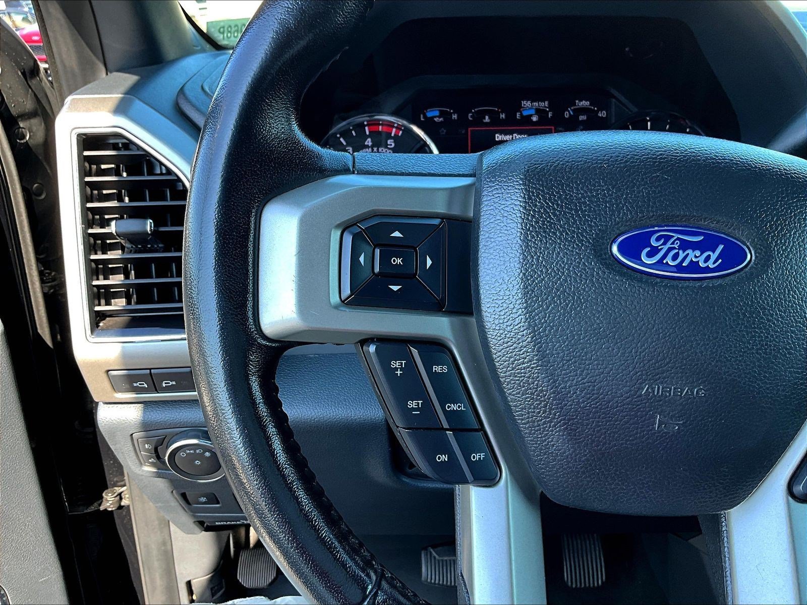 Used 2022 Ford F250 Lariat w/ Black Appearance Pkg AWD/4WD image 12
