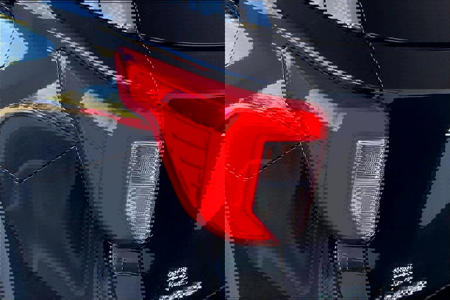 Used 2022 Ford Explorer Limited w/ Equipment Group 301A image 28