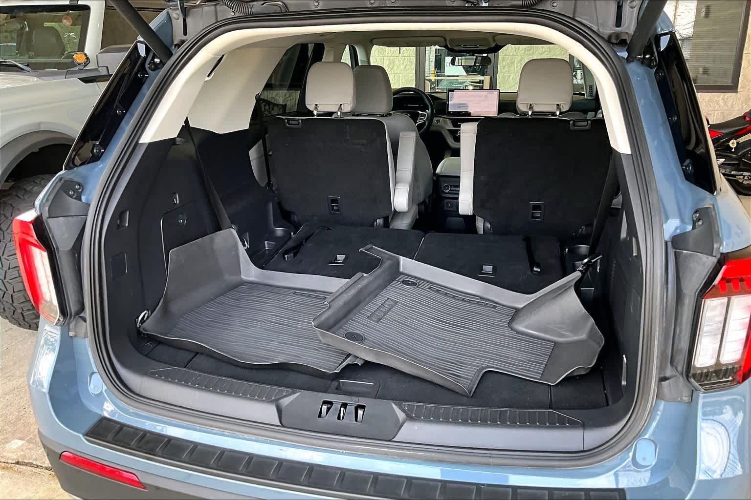 Used 2025 Ford Explorer Active w/ Active Comfort Package AWD/4WD image 33