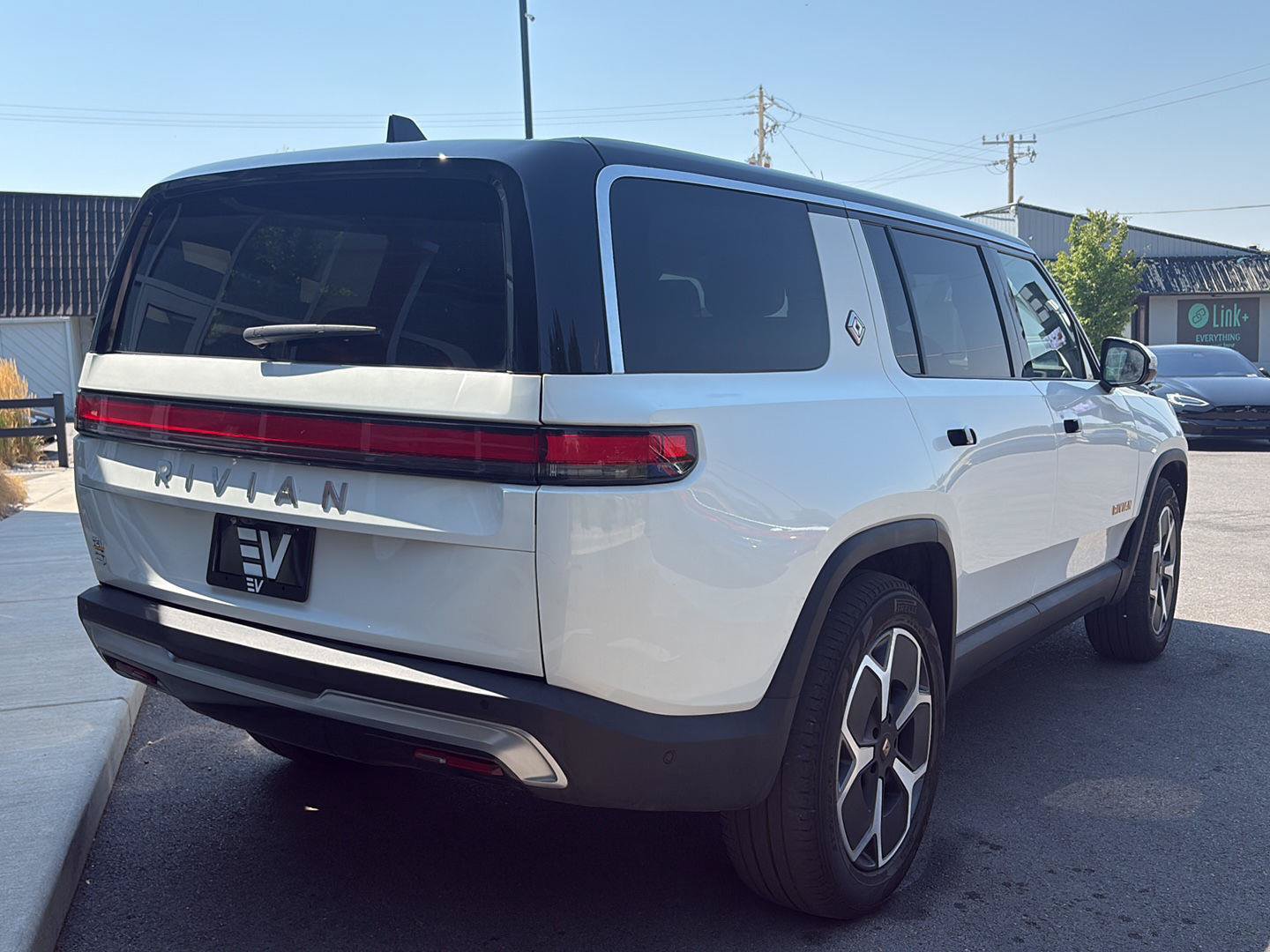 Used 2024 Rivian R1S Adventure AWD/4WD image 8
