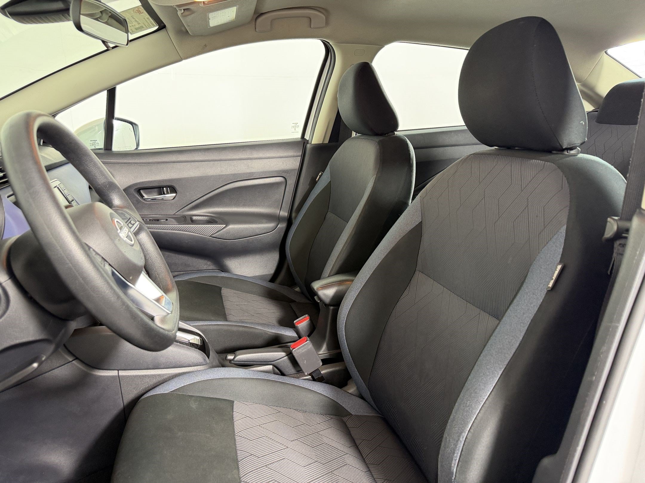 Used 2024 Nissan Versa SV FWD image 4