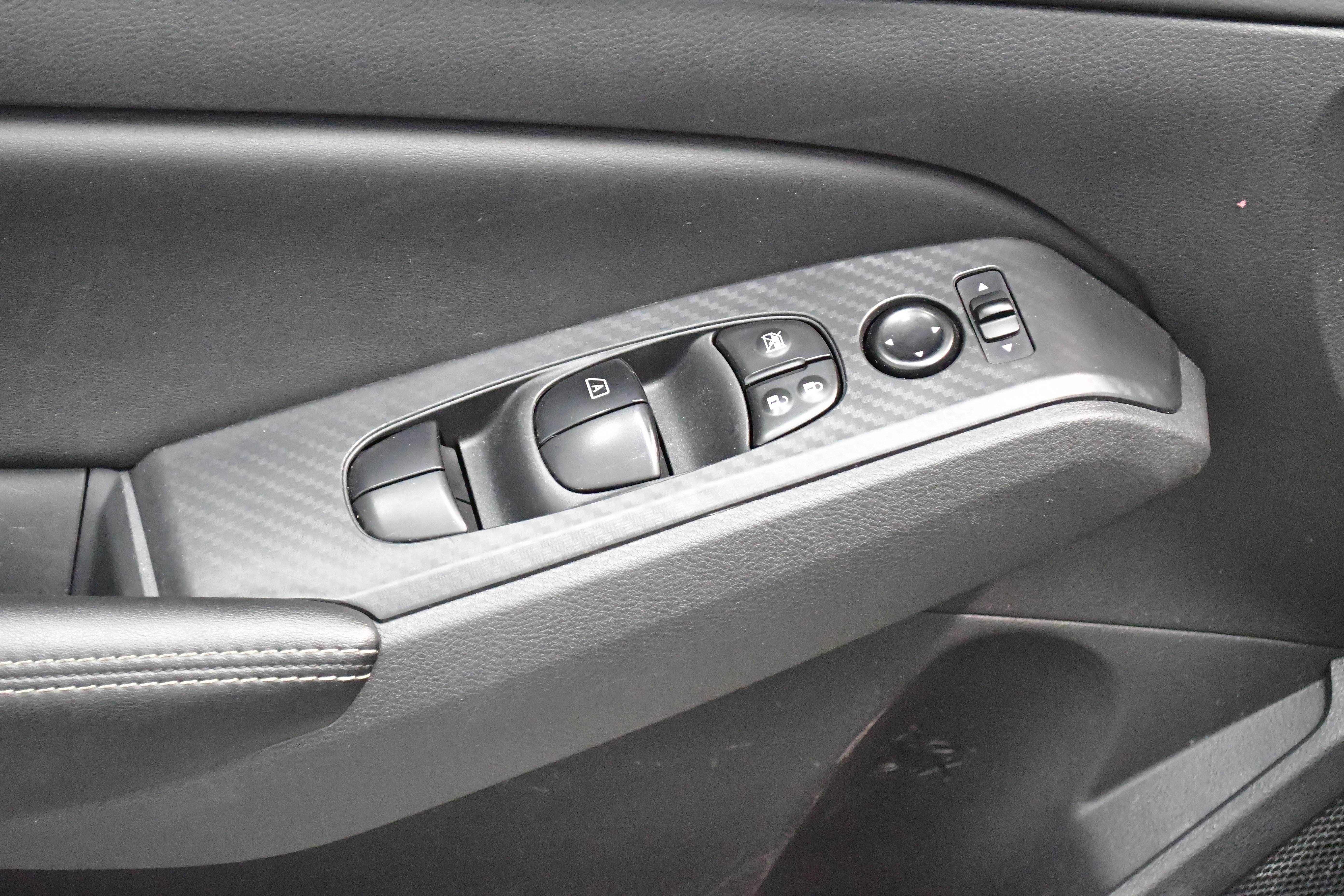 Used 2025 Nissan Altima 2.5 SV FWD image 15