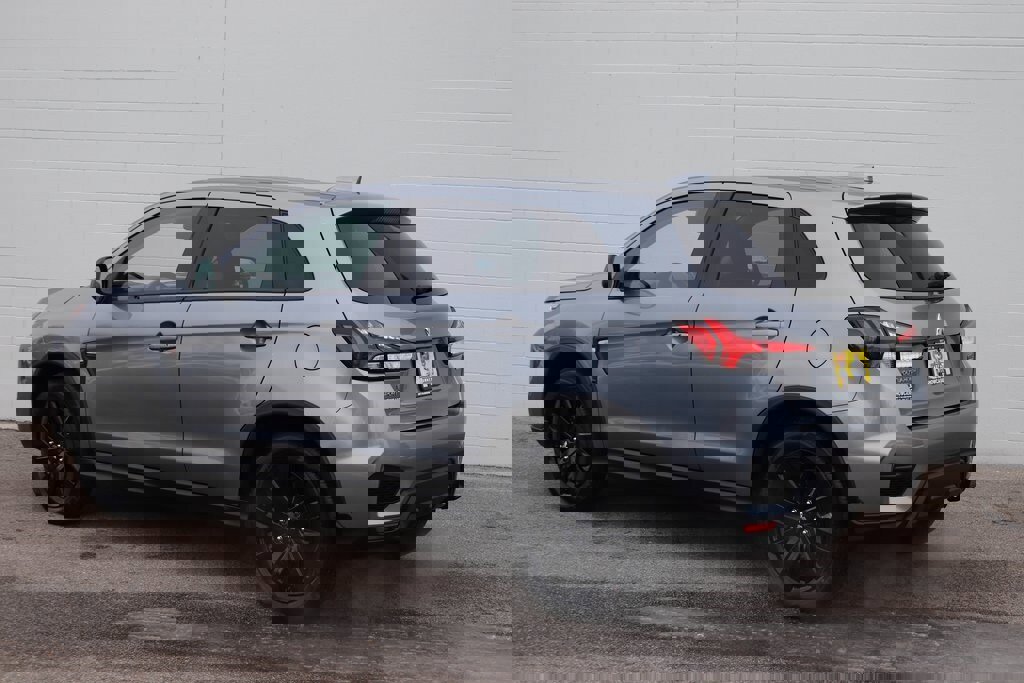 Used 2025 Mitsubishi Outlander Sport LE image 3