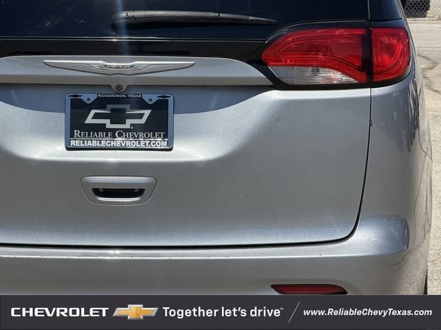 Used 2021 Chrysler Voyager LX FWD image 6
