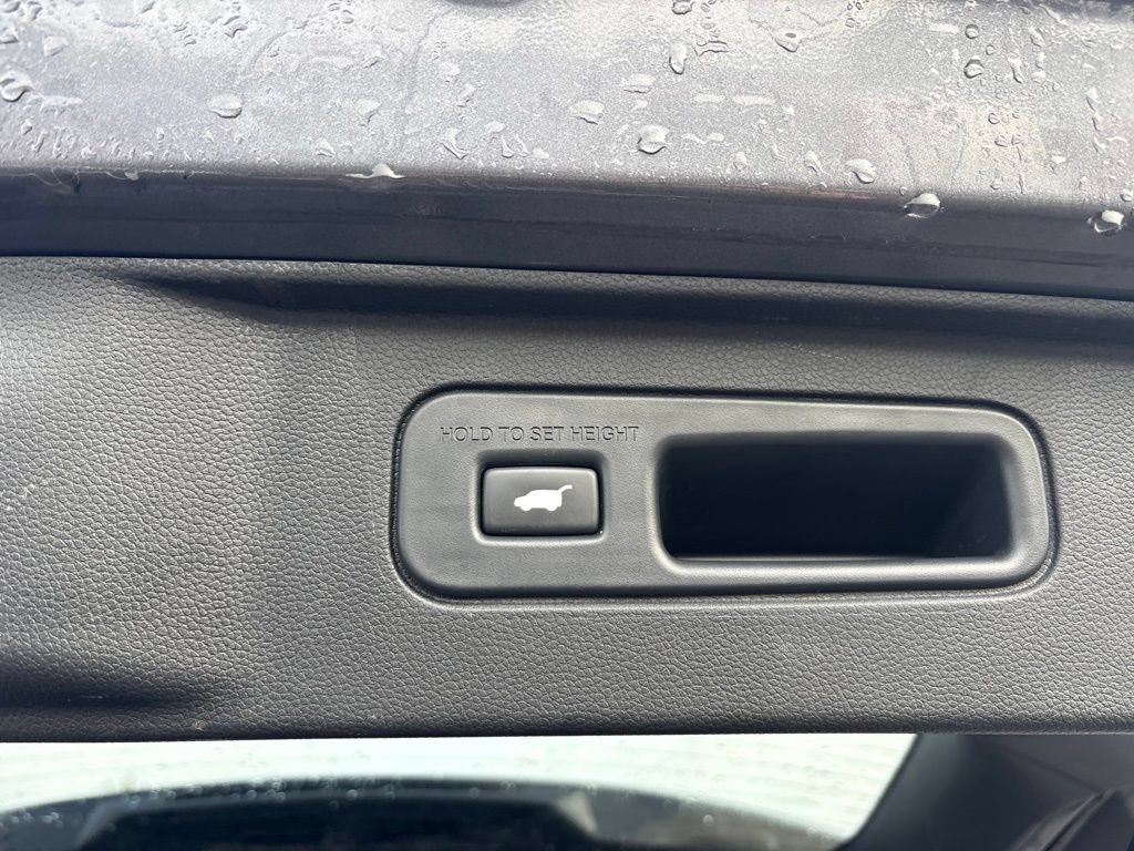 Used 2025 Honda Pilot Touring image 13