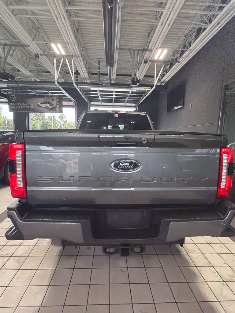 Used 2023 Ford F250 Lariat w/ Lariat Ultimate Package AWD/4WD image 3