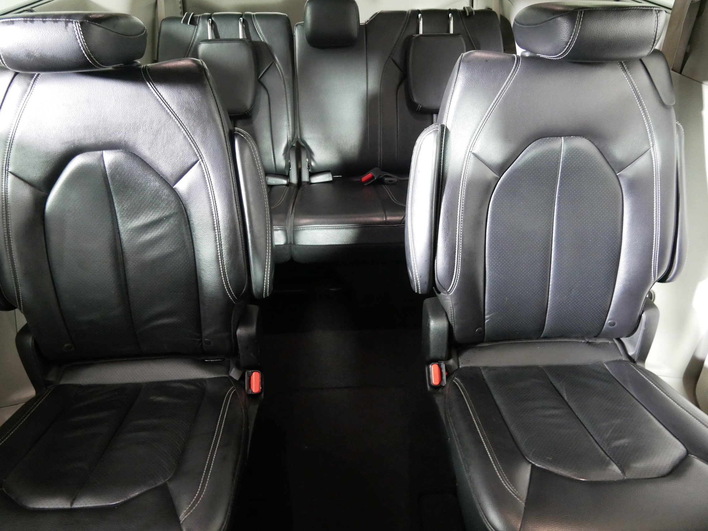 Used 2022 Chrysler Pacifica Touring-L image 13