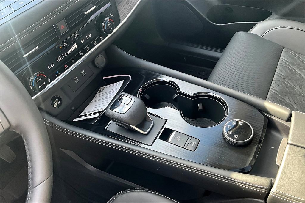 New 2025 Nissan Rogue Platinum w/ Platinum Premium Package image 12