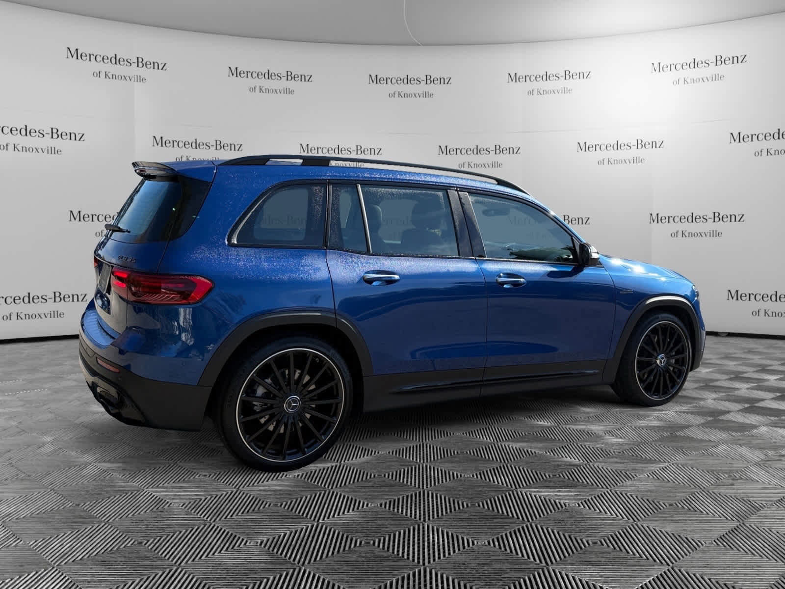 Used 2024 Mercedes-Benz GLB 35 AMG 4MATIC video 5