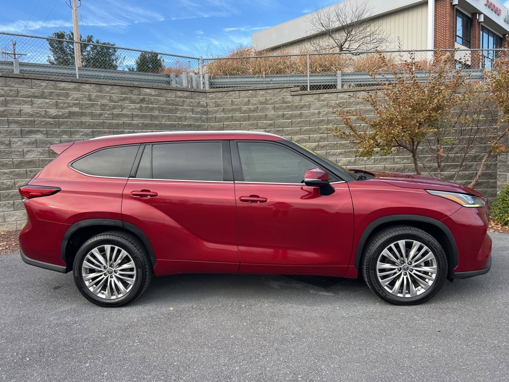 Used 2022 Toyota Highlander Platinum image 10