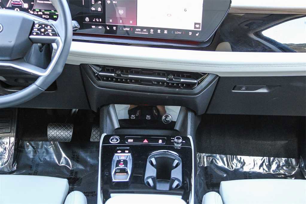 Used 2025 Audi Q6 e-tron Premium Plus image 14