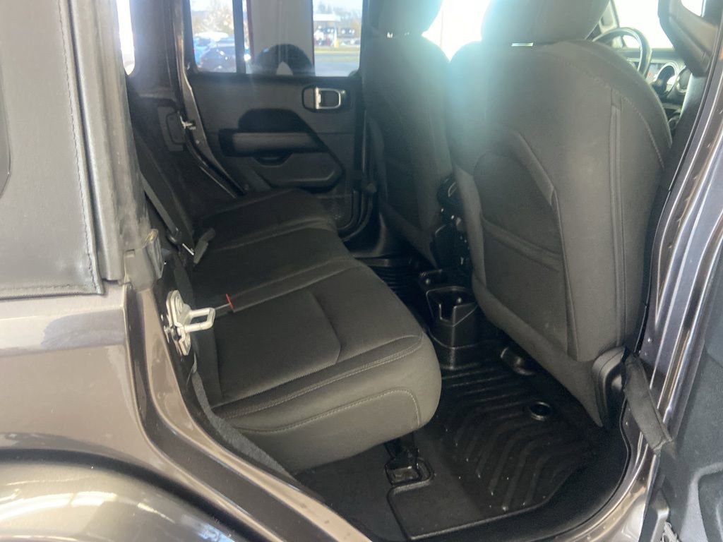 Used 2018 Jeep Wrangler Unlimited Sahara AWD/4WD image 25