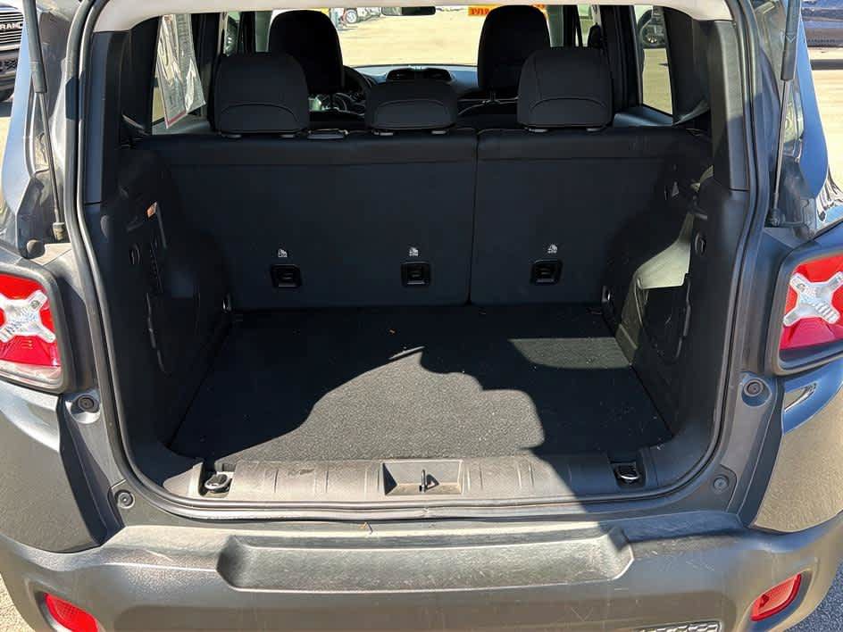 Used 2021 Jeep Renegade Latitude w/ Convenience Group AWD/4WD image 10