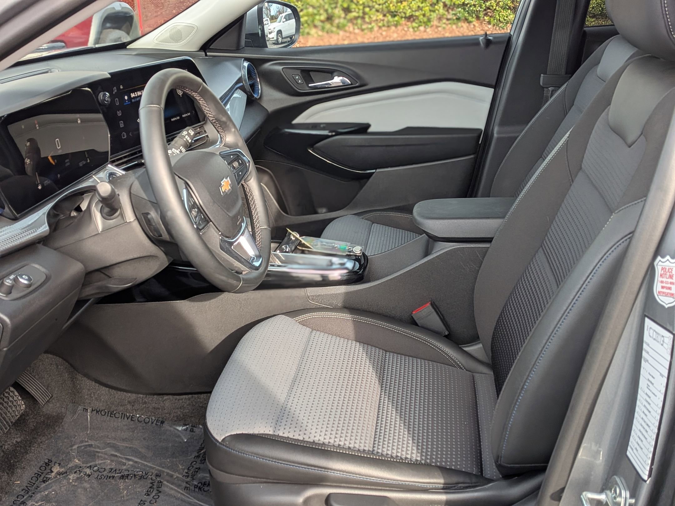 Certified 2025 Chevrolet Trax LT w/ LT Convenience Package image 16