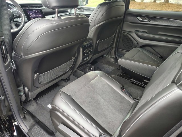 New 2025 Jeep Grand Cherokee L Laredo image 28