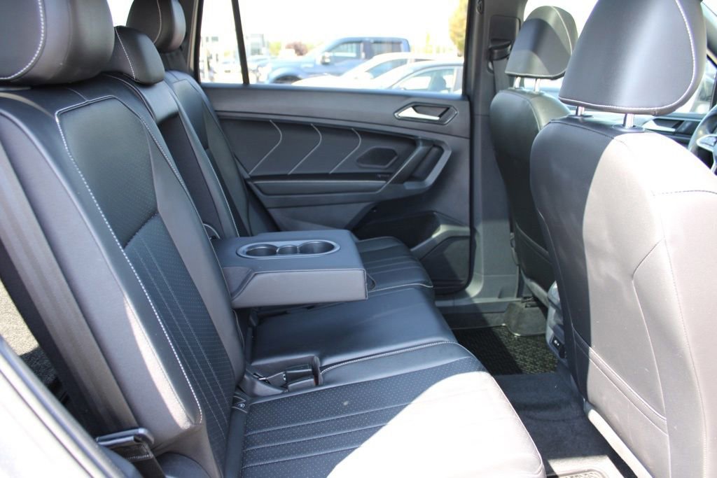 Used 2022 Volkswagen Tiguan SE R-Line image 24