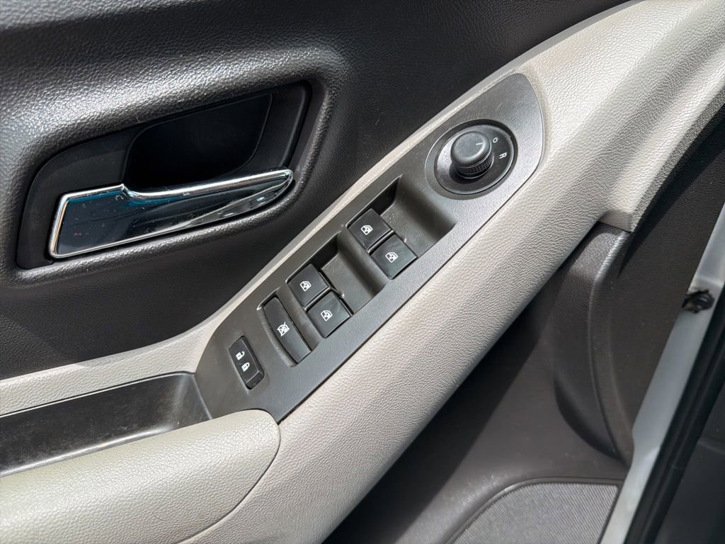 Used 2016 Chevrolet Trax LS FWD image 25