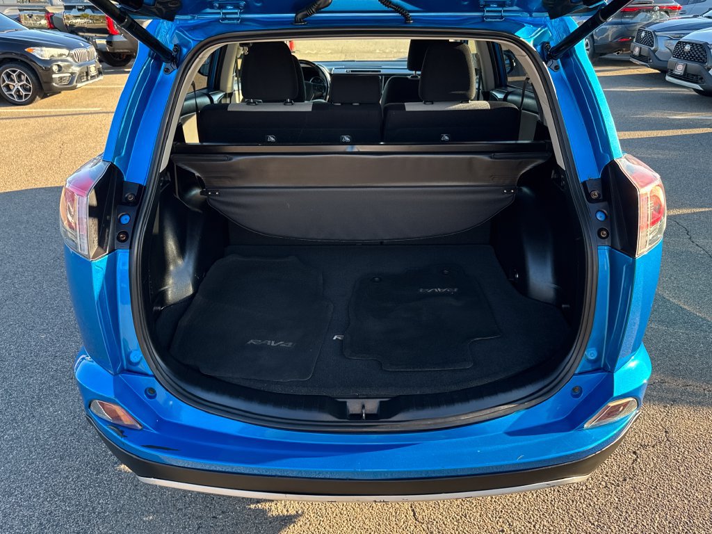 Used 2016 Toyota RAV4 XLE AWD/4WD image 7
