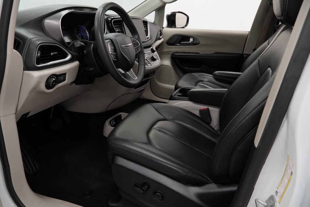 Used 2024 Chrysler Pacifica Limited FWD image 19