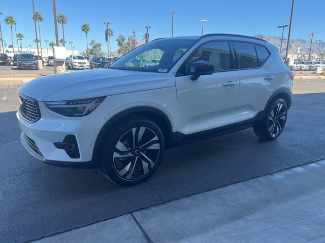 New 2025 Volvo XC40 B5 Ultra w/ Protection Package