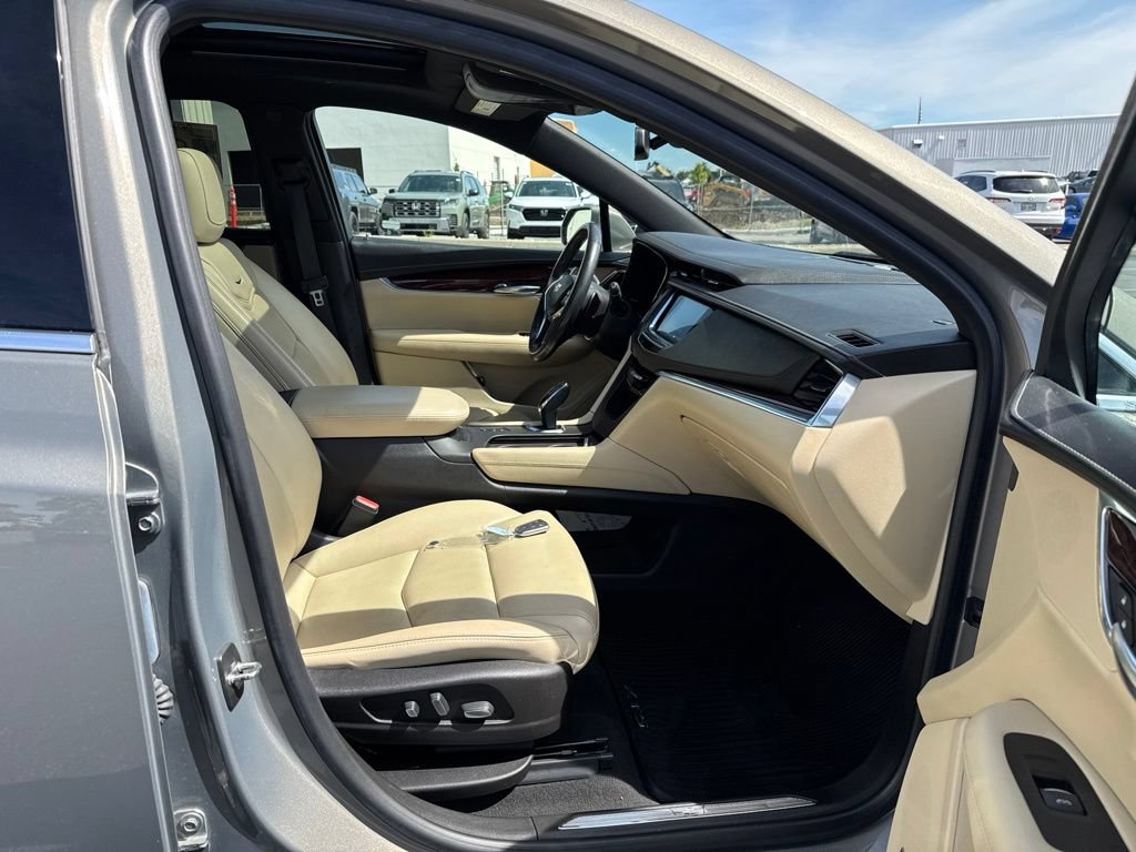 Used 2018 Cadillac XT5 Luxury w/ Driver Awareness Package AWD/4WD image 41