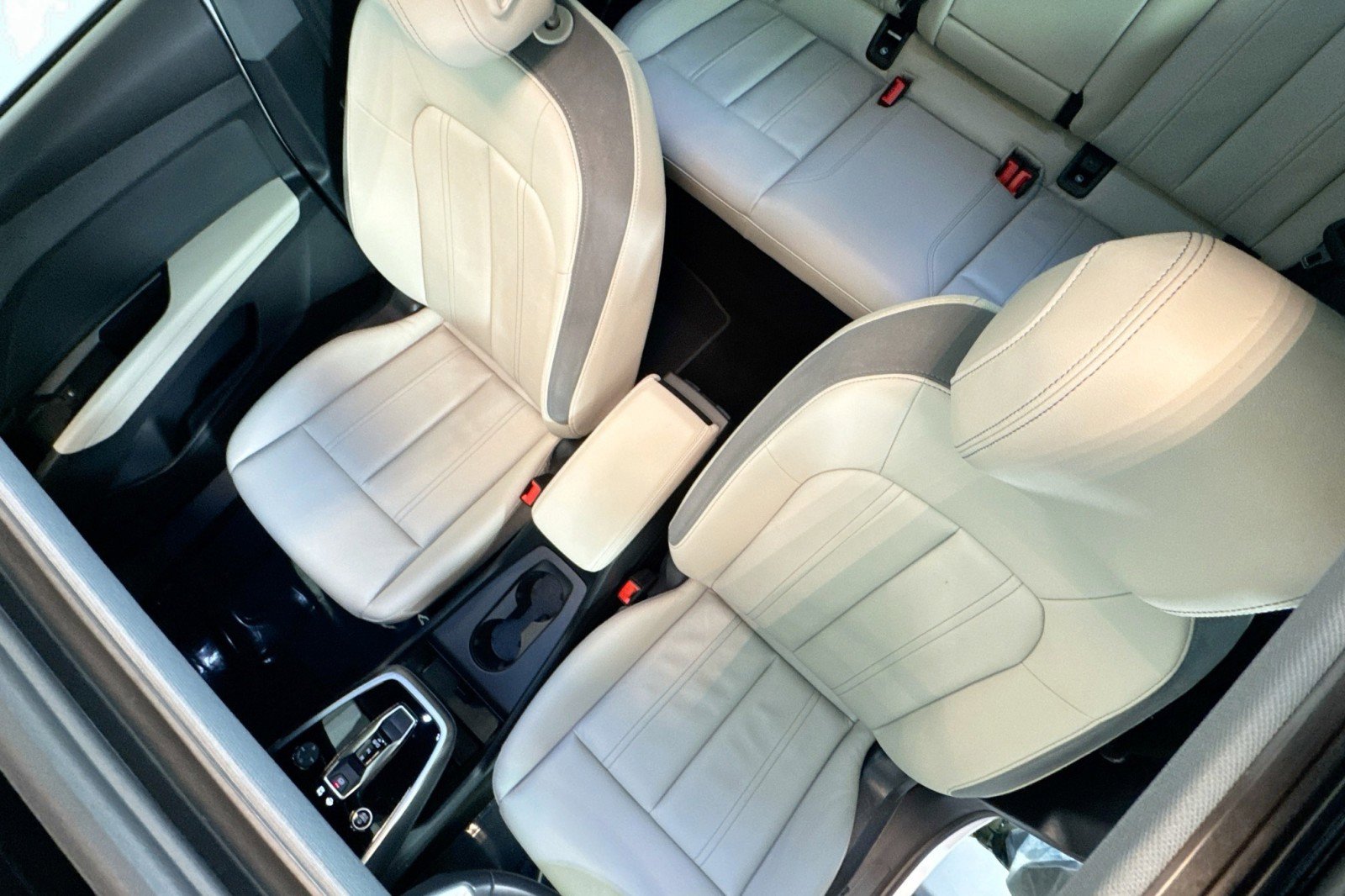 Used 2025 Audi Q4 e-tron Premium Plus image 20