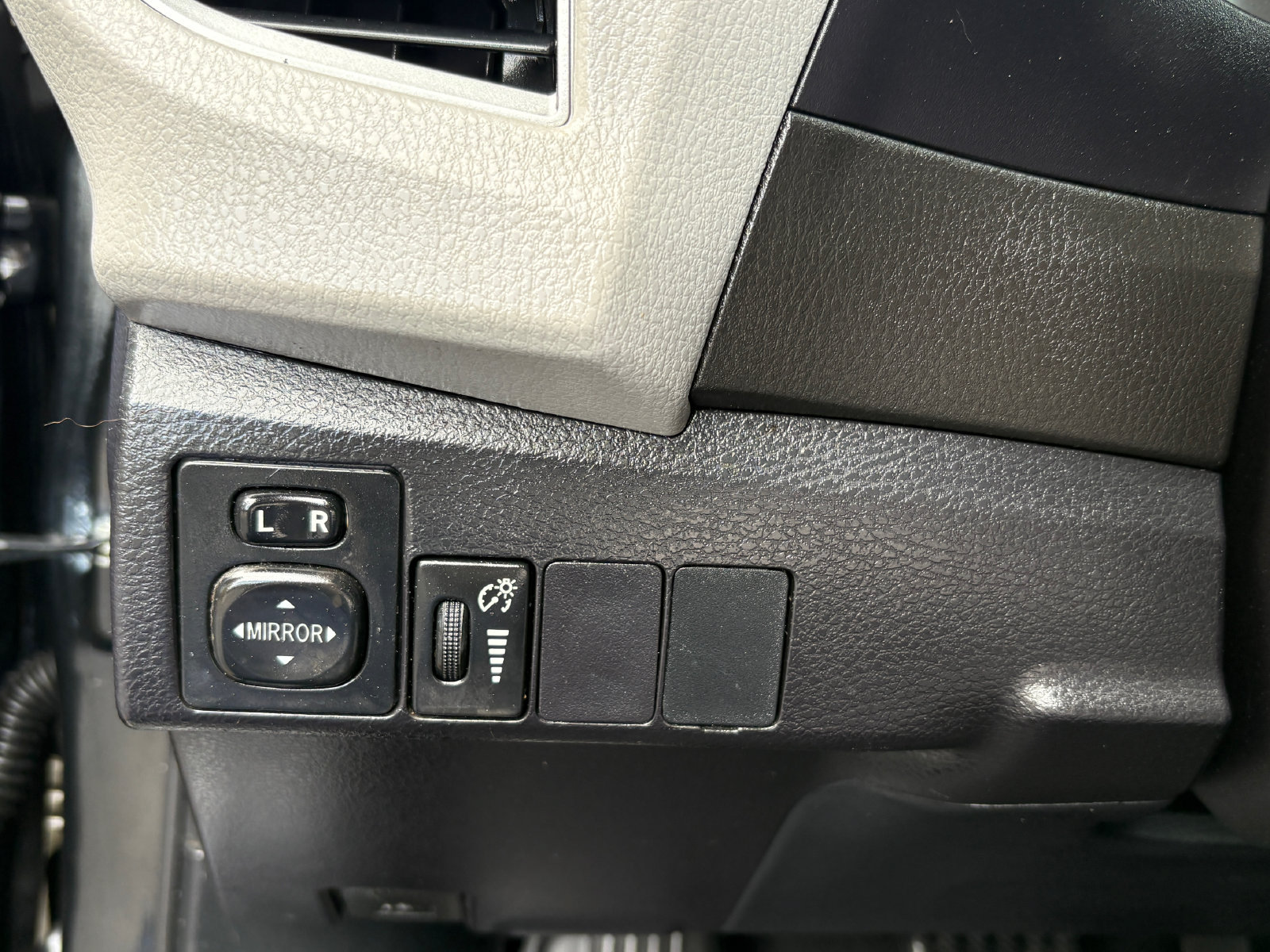 Used 2016 Toyota Corolla LE FWD image 33