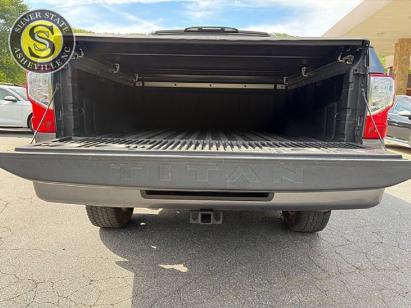 Used 2018 Nissan Titan SL w/ Chrome Package AWD/4WD image 22