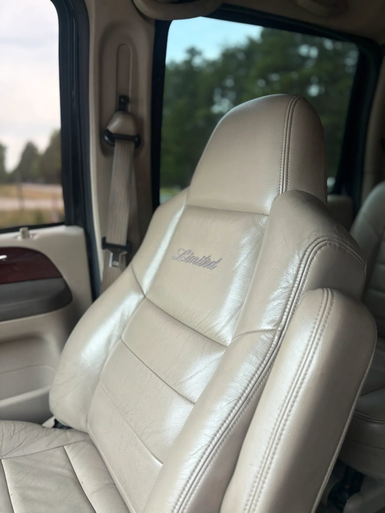 Used 2004 Ford Excursion Limited AWD/4WD image 37