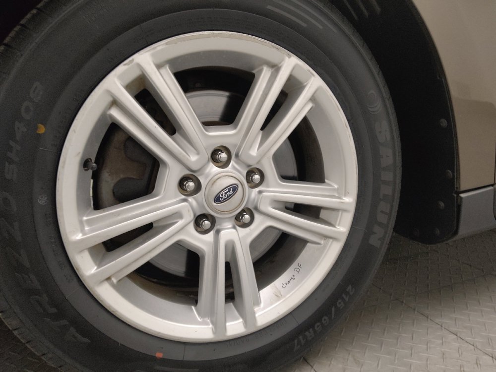 Used 2015 Ford Taurus Limited FWD image 31